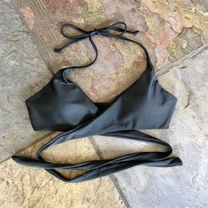 Black wrap bikini top size medium NWOT